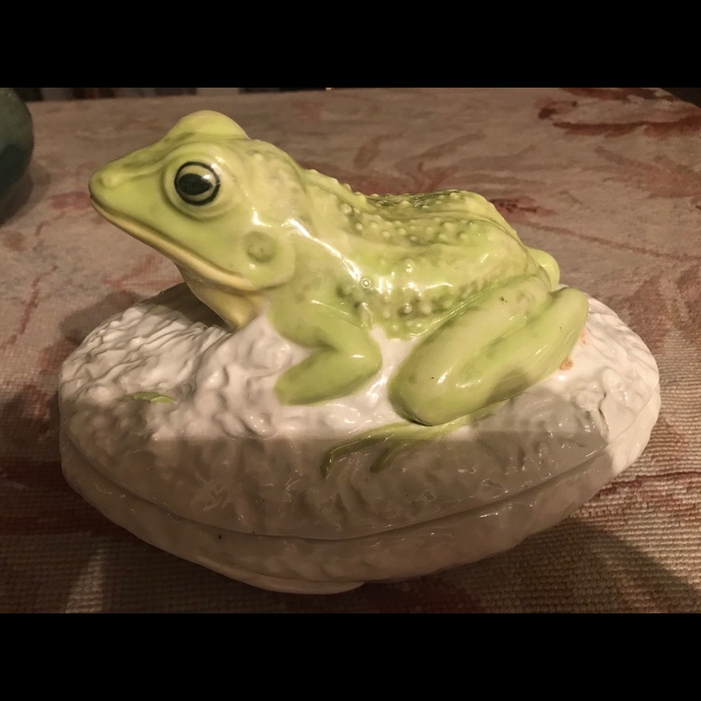 ❗️SOLD ❗️VanityMajolica Frog Lid Antique